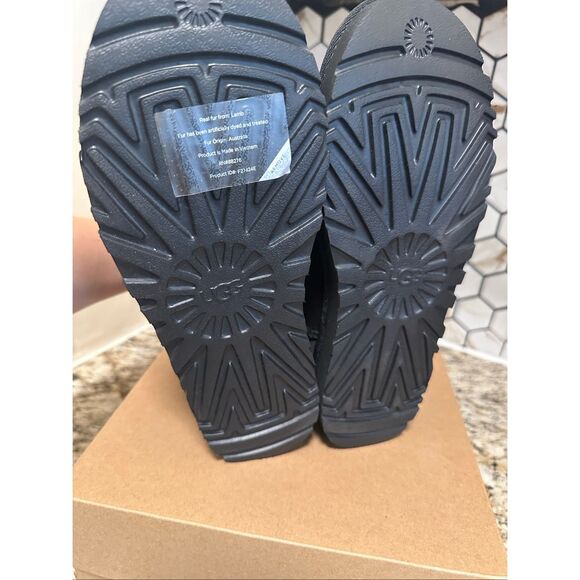 Ugg Bows NIB - Picture 5 of 5